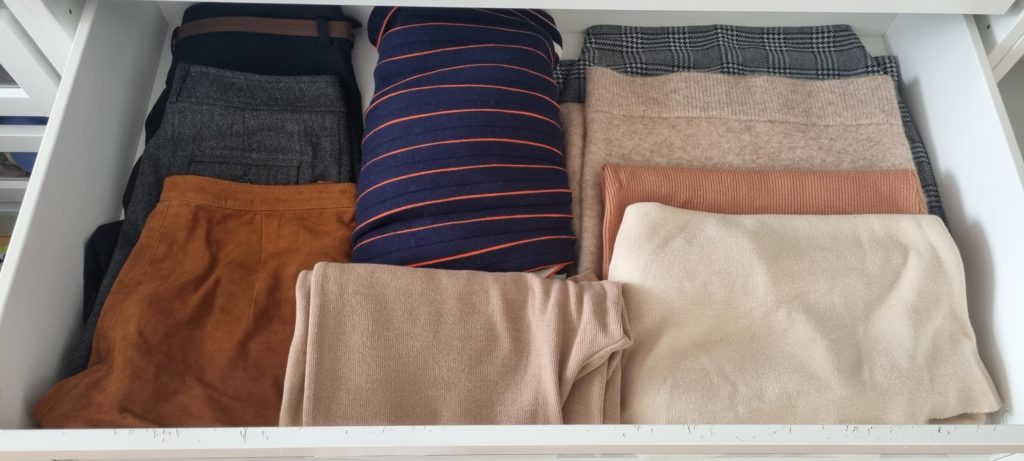 Ordnung im Kleiderschrank durch Schubladen